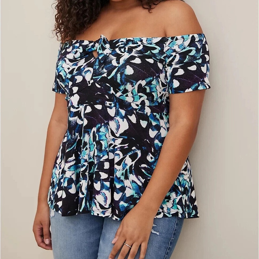 torrid new 1x Off-Shoulder Floral Print Top in Blue, Black & White
